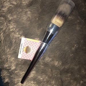 IT Cosmetics complexion powder brush